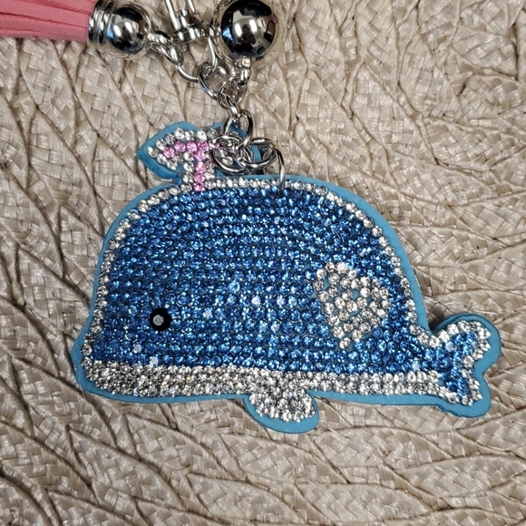 Crystal dolphin keychain - Picture 3 of 4